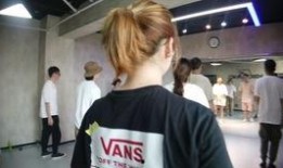 热点爆料的文字视频